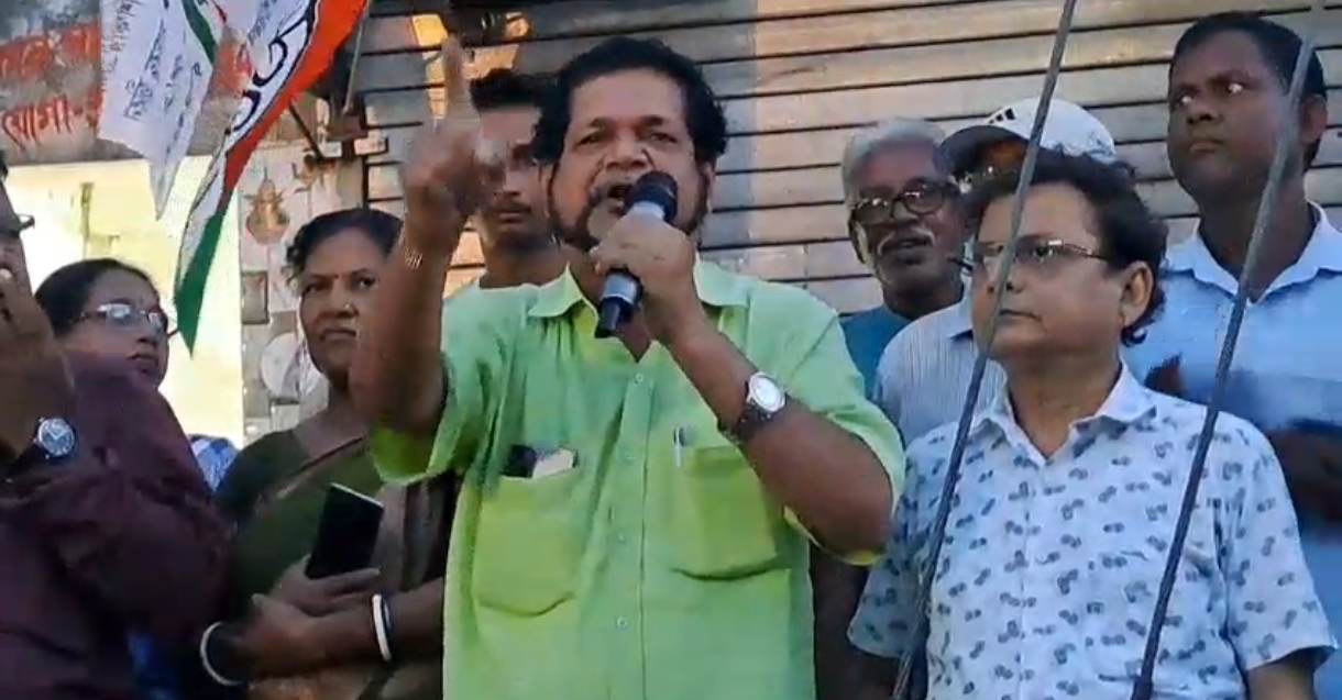 অধ্যাপককে শাসানি, ড্যামেজ কন্ট্রোলে অভিযুক্ত নেতাকে সঙ্গে নিয়ে মাঠে নামলেন বিধায়ক