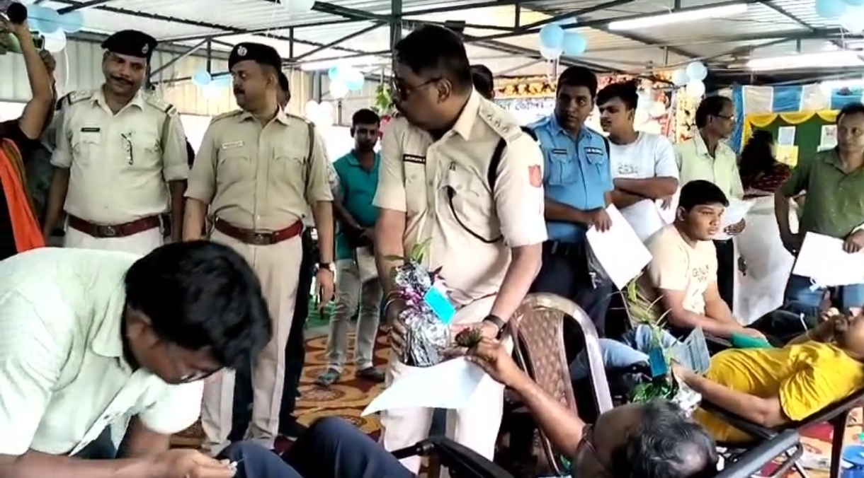ছাতনা থানায় আয়োজিত রক্তদান শিবিরে রক্তদান করলেন ১১৬ জন