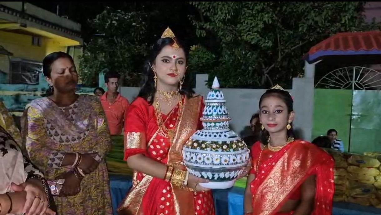 লক্ষীর ভান্ডারে টাকা জমিয়ে দুস্থদের বস্ত্র দান প্রমিলা বাহিনীর
