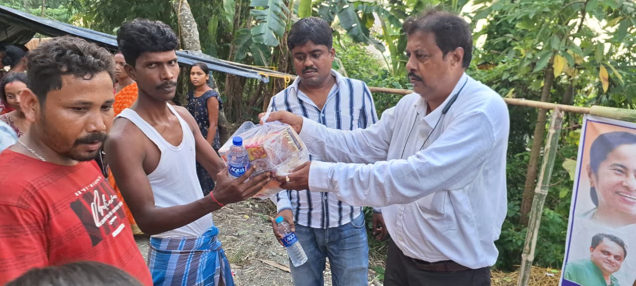 উত্তরবঙ্গে প্রাকৃতিক বিপর্যয়ে ক্ষতিগ্রস্ত মানুষের পাশে পশ্চিমবঙ্গ…