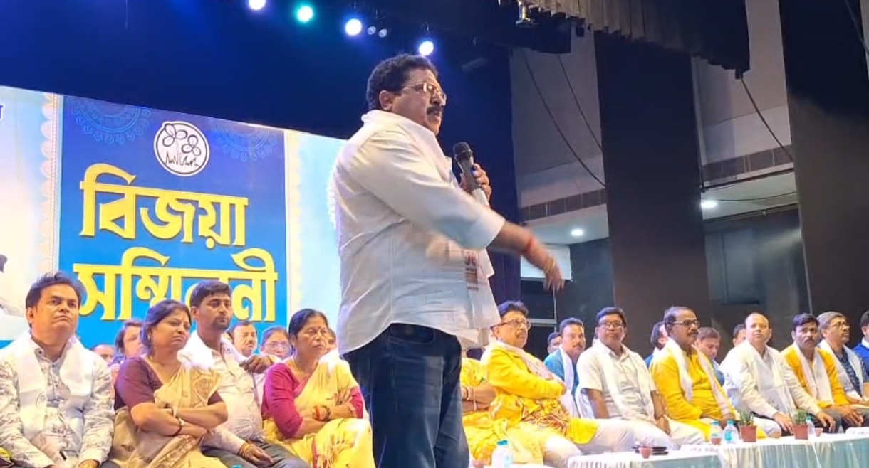 বিধানসভা ভোটে নিজের এলাকায় জেতাতে না পারলে আগামীতে টিকিট মিলবে না: অরুপ চক্রবর্তী