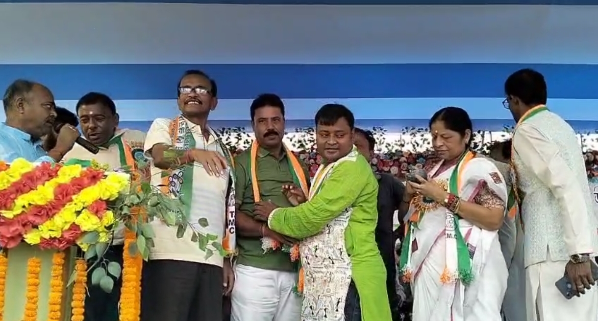 বিধায়ককে ন্যাংটো করে দৌড় করাবো’ প্রকাশ্য মঞ্চ থেকে বিজেপি বিধায়ককে হুঁশিয়ারি তৃনমূল ব্লক সভাপতির