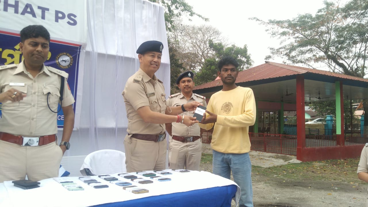 হারিয়ে যাওয়া মোবাইল ও সাইবার প্রতারণায় খোয়া যাওয়া টাকা ফিরে পেয়ে স্বস্তি